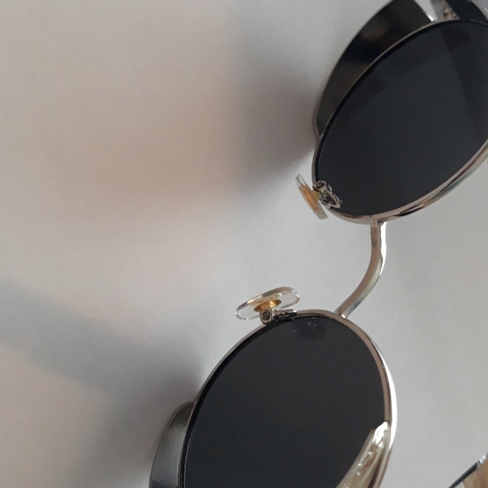Sunglasses - Picture 3 of 5